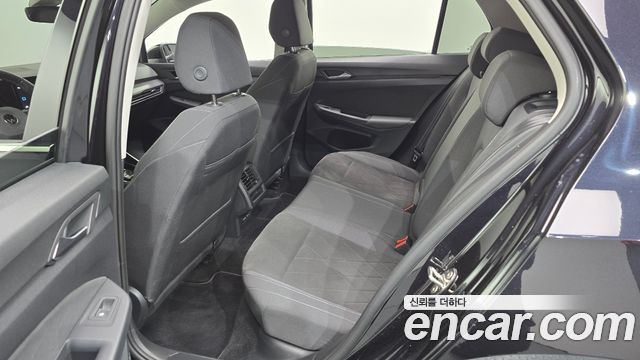 Volkswagen Golf 2023 — photo 17