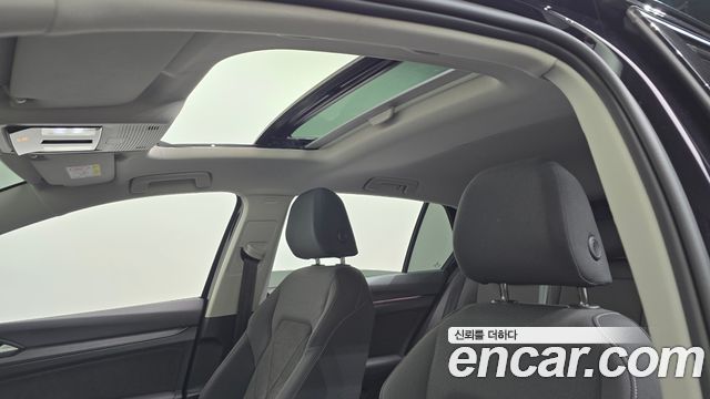 Volkswagen Golf 2023 — photo 23