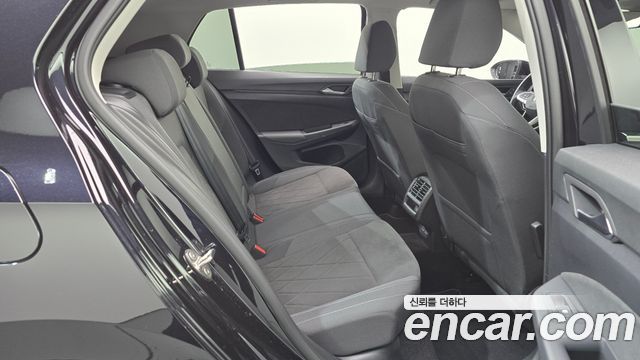 Volkswagen Golf 2023 — photo 25