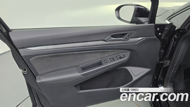 Volkswagen Golf 2023 — photo 14