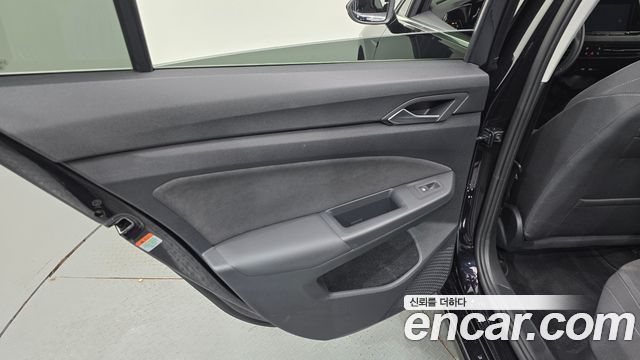 Volkswagen Golf 2023 — photo 15