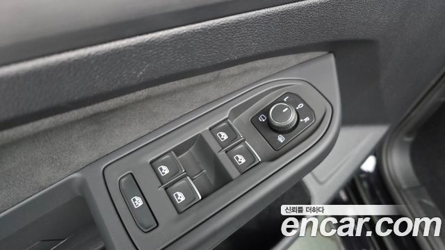 Volkswagen Golf 2023 — photo 28