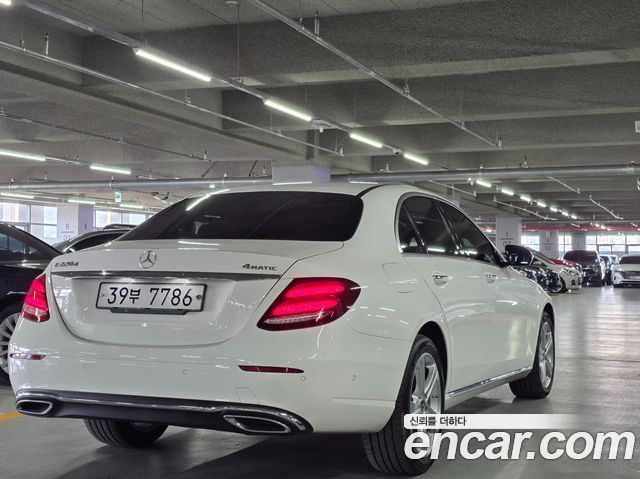 Mercedes-Benz E-Class 2017 — photo 4