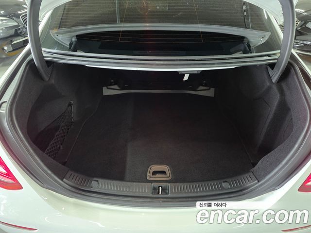 Mercedes-Benz E-Class 2017 — photo 5