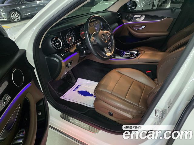 Mercedes-Benz E-Class 2017 — photo 16