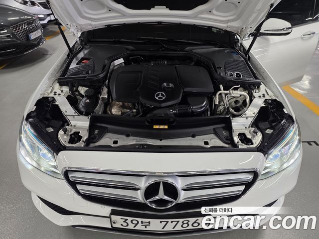 Mercedes-Benz E-Class 2017 — photo 18