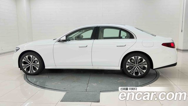 Mercedes-Benz E-Class 2026 — photo 3
