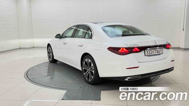 Mercedes-Benz E-Class 2026 — photo 4