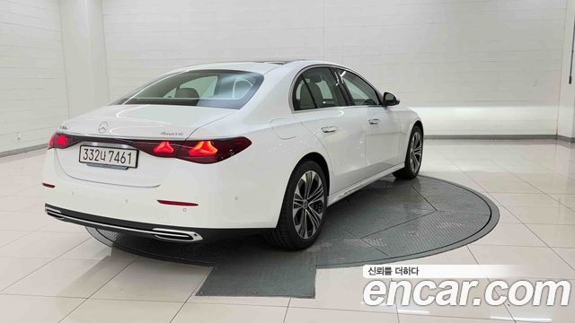 Mercedes-Benz E-Class 2026 — photo 6