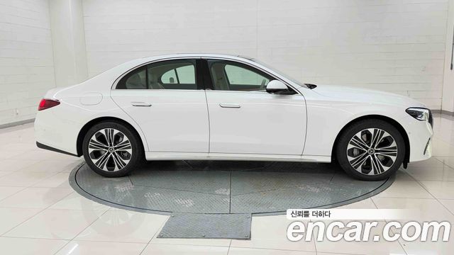 Mercedes-Benz E-Class 2026 — photo 7