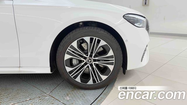 Mercedes-Benz E-Class 2026 — photo 10