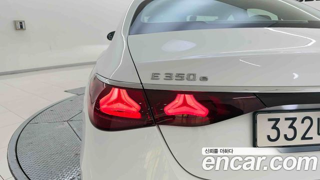 Mercedes-Benz E-Class 2026 — photo 12