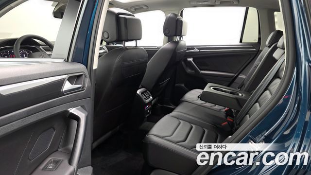 Volkswagen Tiguan 2022 — photo 17