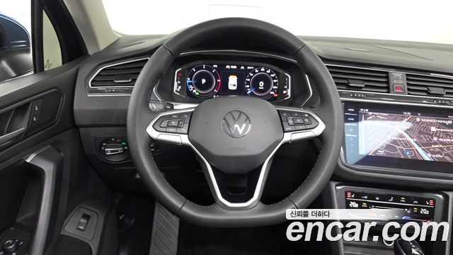 Volkswagen Tiguan 2022 — photo 18