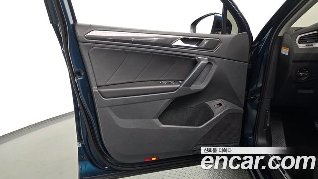 Volkswagen Tiguan 2022 — photo 14