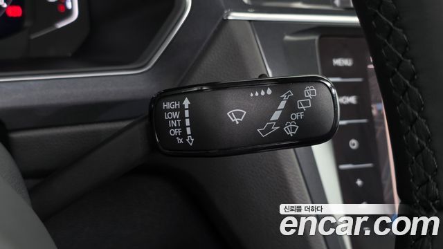 Volkswagen Tiguan 2022 — photo 28