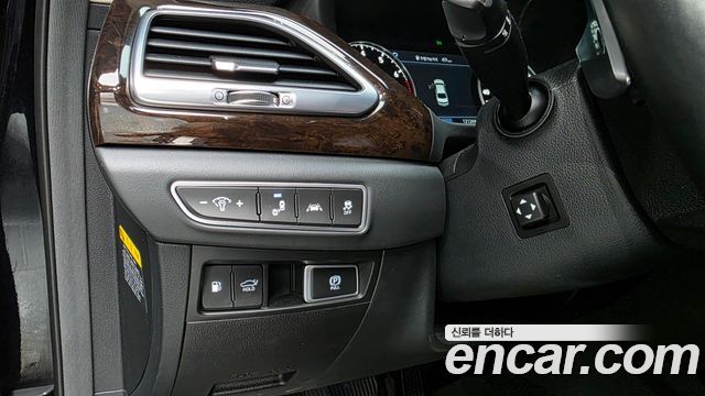 Genesis G90 2019 — photo 22