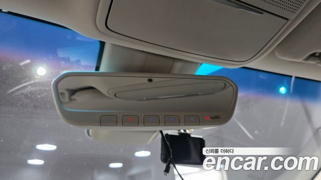 Genesis G90 2019 — photo 23