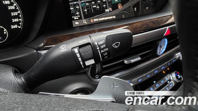 Genesis G90 2019 — photo 24