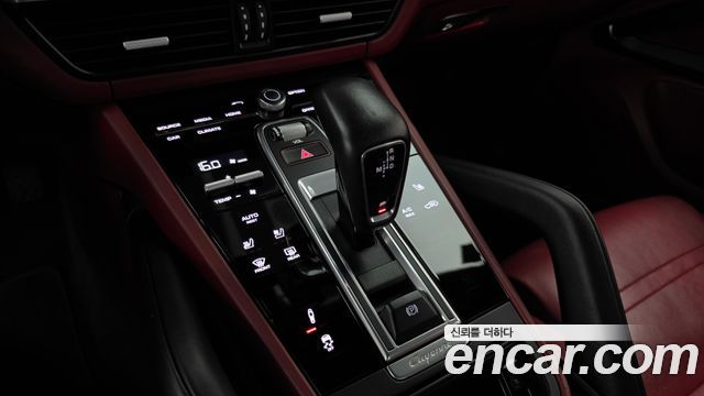 Porsche Cayenne 2020 — photo 12