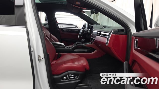 Porsche Cayenne 2020 — photo 17