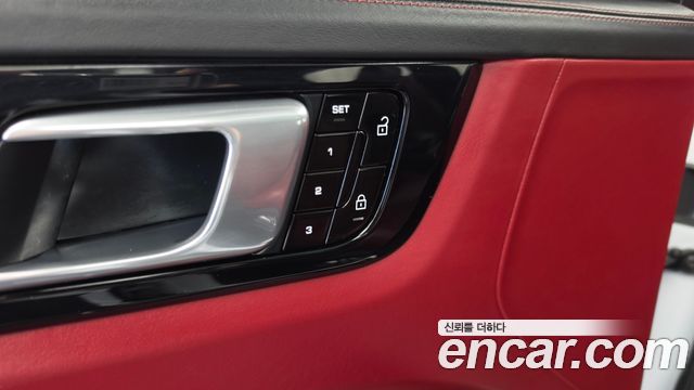 Porsche Cayenne 2020 — photo 25