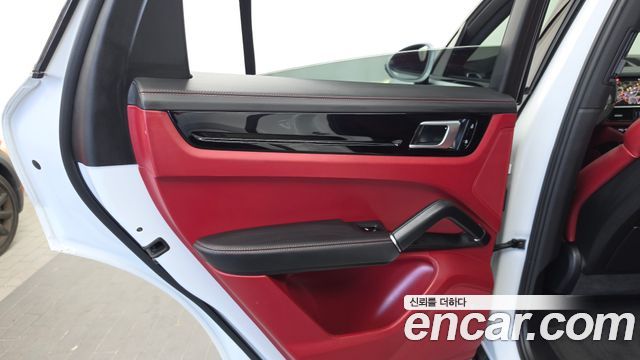 Porsche Cayenne 2020 — photo 15