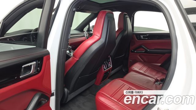 Porsche Cayenne 2020 — photo 16