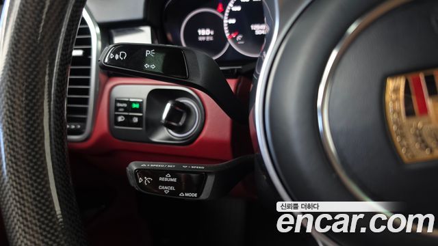 Porsche Cayenne 2020 — photo 29