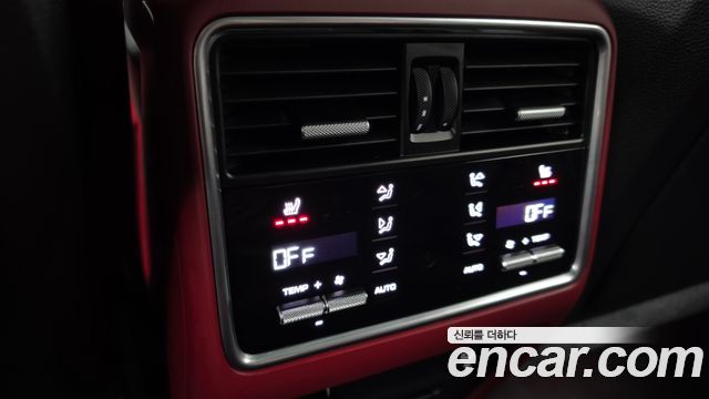 Porsche Cayenne 2020 — photo 31