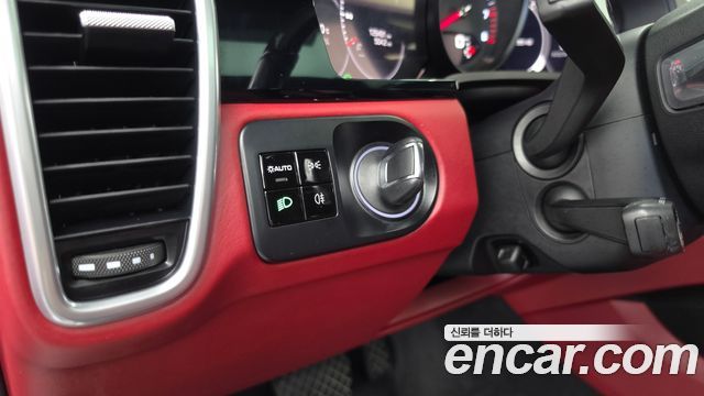 Porsche Cayenne 2020 — photo 34