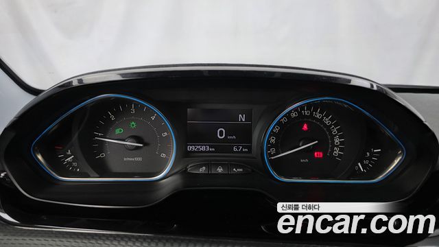 Peugeot 2008 2017 — photo 8