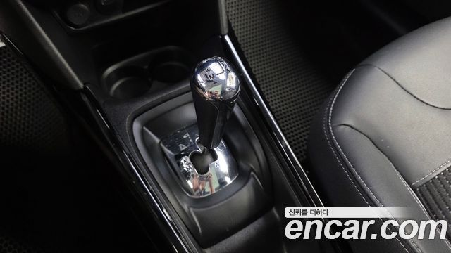Peugeot 2008 2017 — photo 9