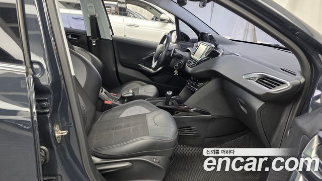 Peugeot 2008 2017 — photo 11