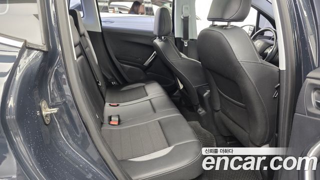 Peugeot 2008 2017 — photo 12