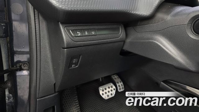 Peugeot 2008 2017 — photo 18
