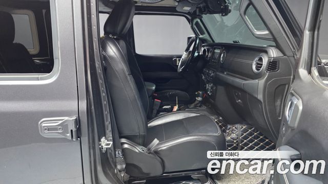 Jeep Wrangler 2019 — photo 17