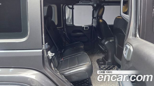 Jeep Wrangler 2019 — photo 18