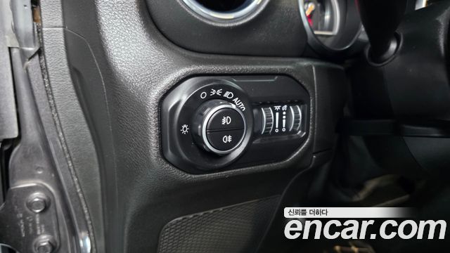 Jeep Wrangler 2019 — photo 23