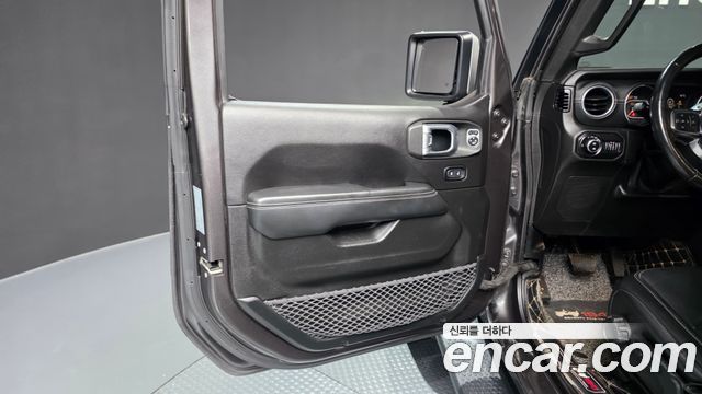 Jeep Wrangler 2019 — photo 14