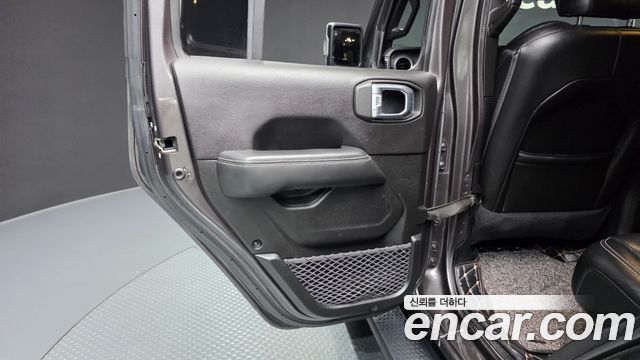 Jeep Wrangler 2019 — photo 15