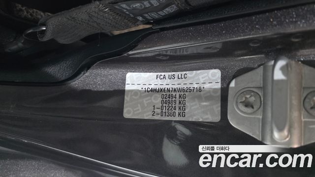 Jeep Wrangler 2019 — photo 36