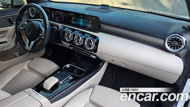 Mercedes-Benz A-Class 2023 — photo 10