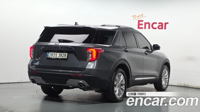 Ford Explorer 2022 — photo 2
