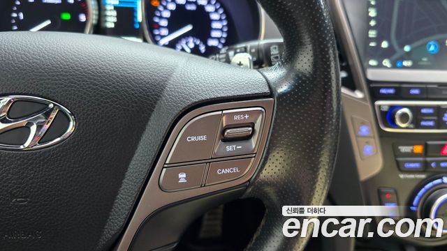 Hyundai Santafe 2018 — photo 22