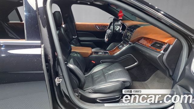 Lincoln Continental 2017 — photo 8