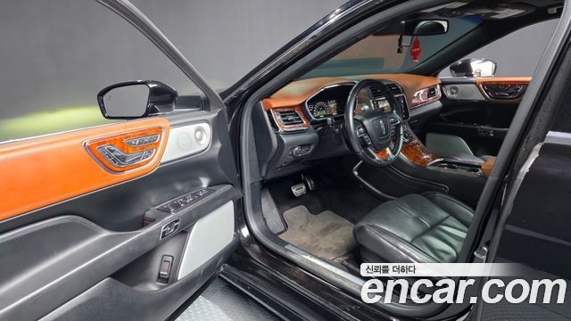 Lincoln Continental 2017 — photo 9
