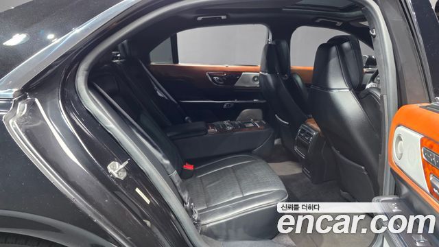 Lincoln Continental 2017 — photo 10