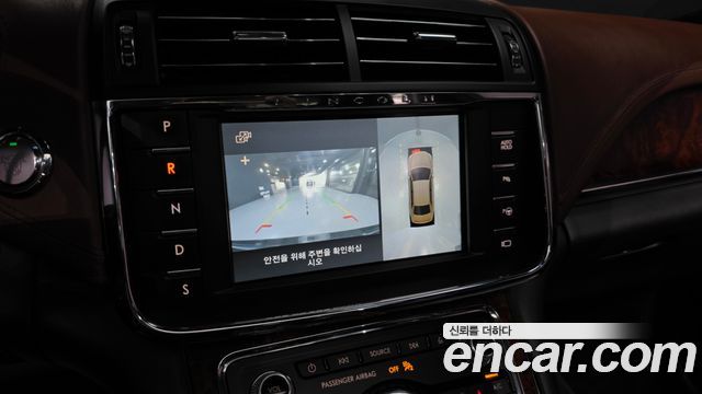 Lincoln Continental 2017 — photo 13