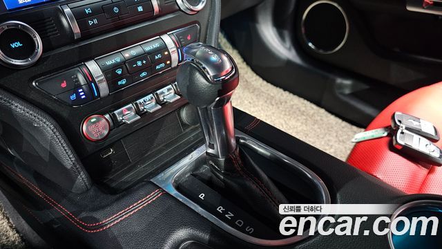 Ford Mustang 2021 — photo 12